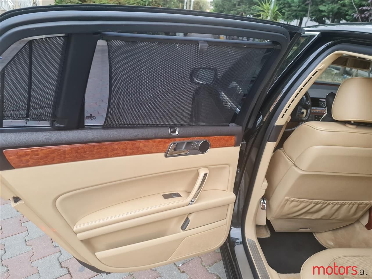 2005' Volkswagen Phaeton photo #2