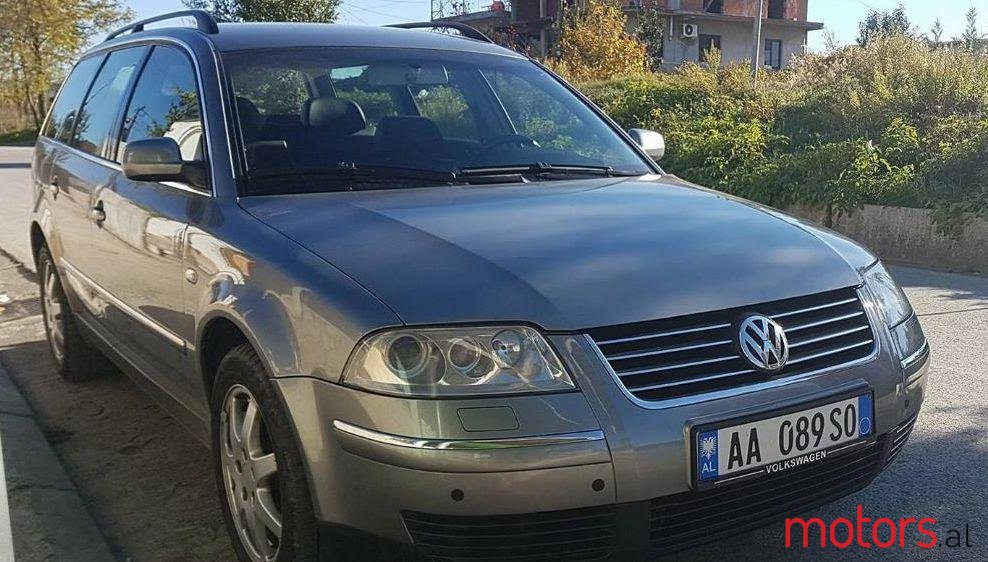 2002' Volkswagen Passat photo #1