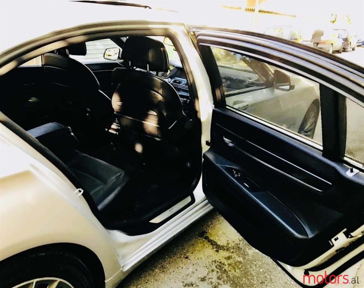 2009' BMW 750 photo #6