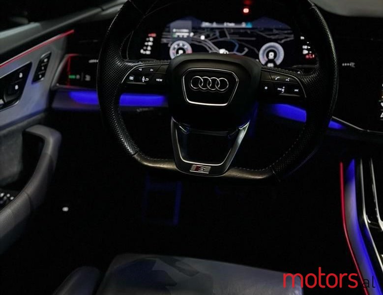 2019' Audi Q8 photo #4