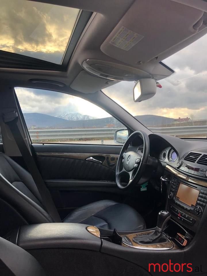2008' Mercedes-Benz E 320 photo #3