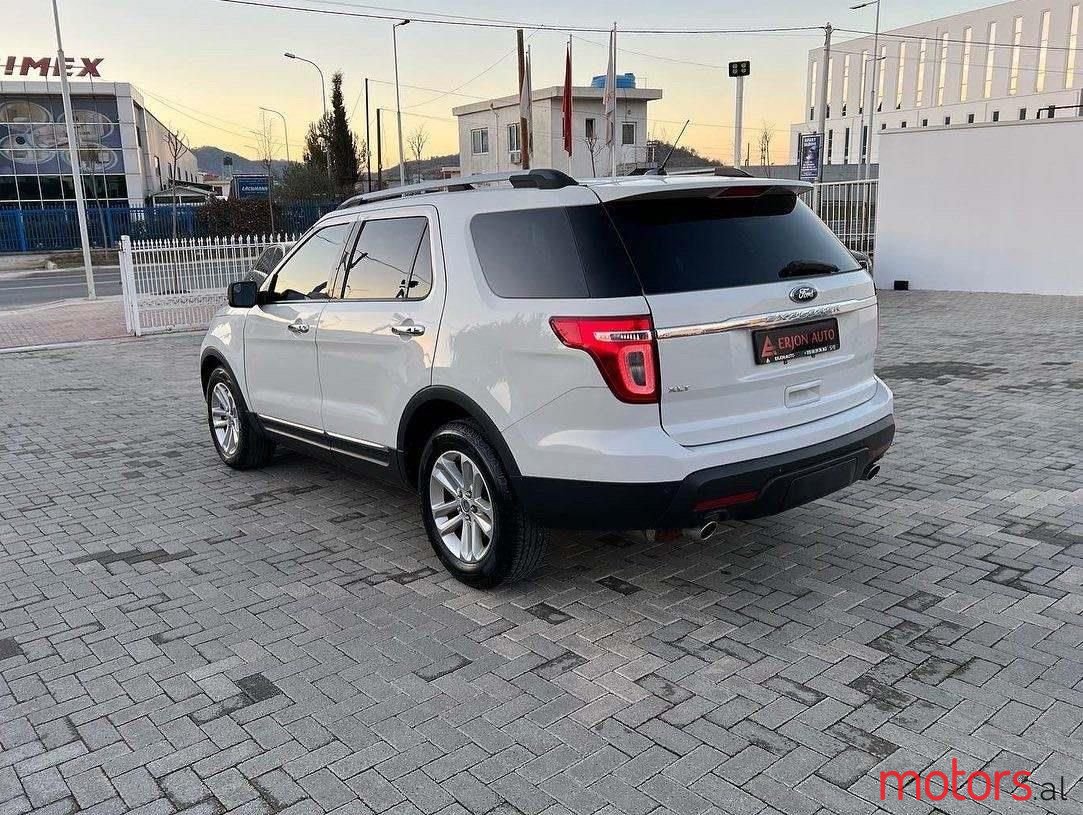 2011' Ford Explorer photo #3