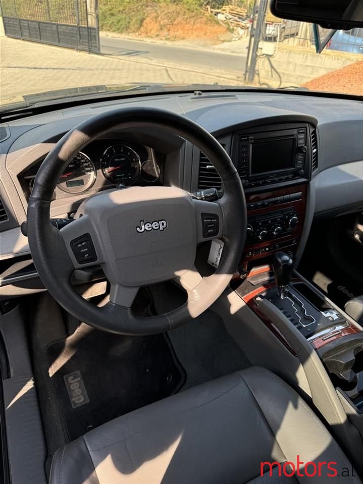 2007' Jeep Grand Cherokee photo #3