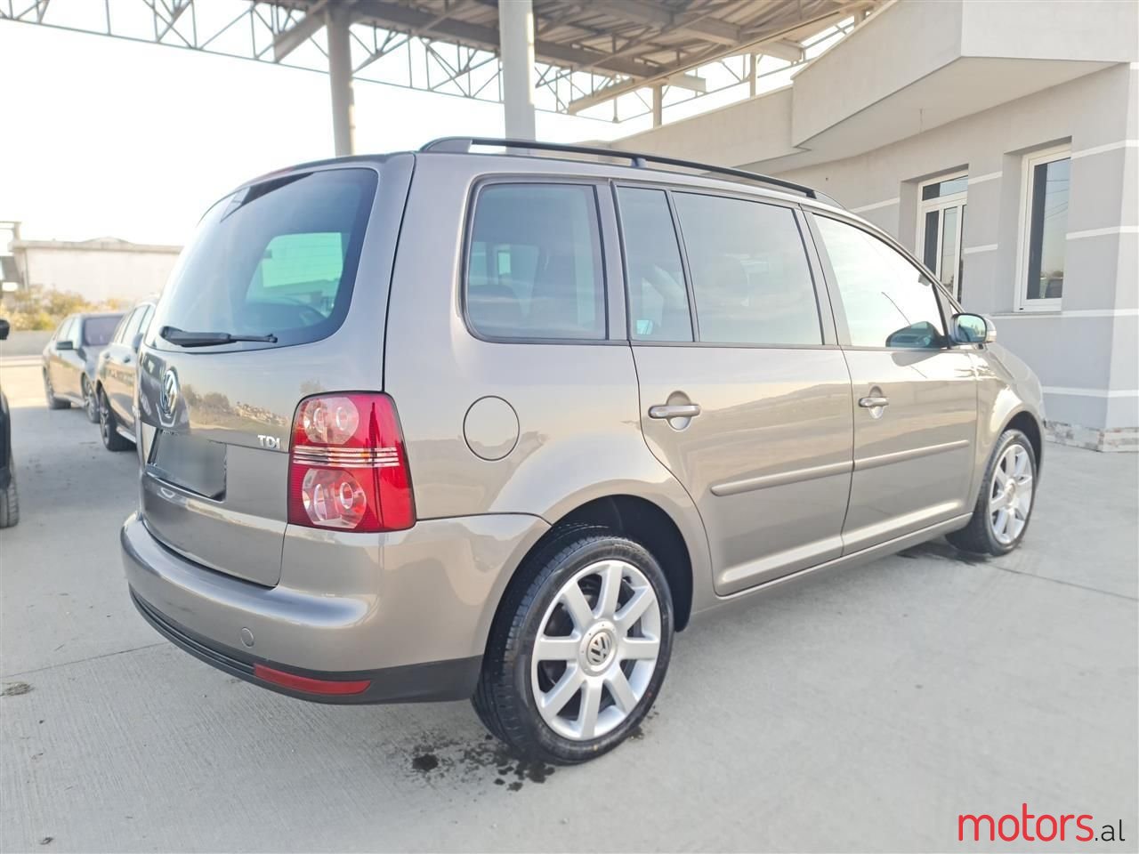 2007' Volkswagen Touran photo #2