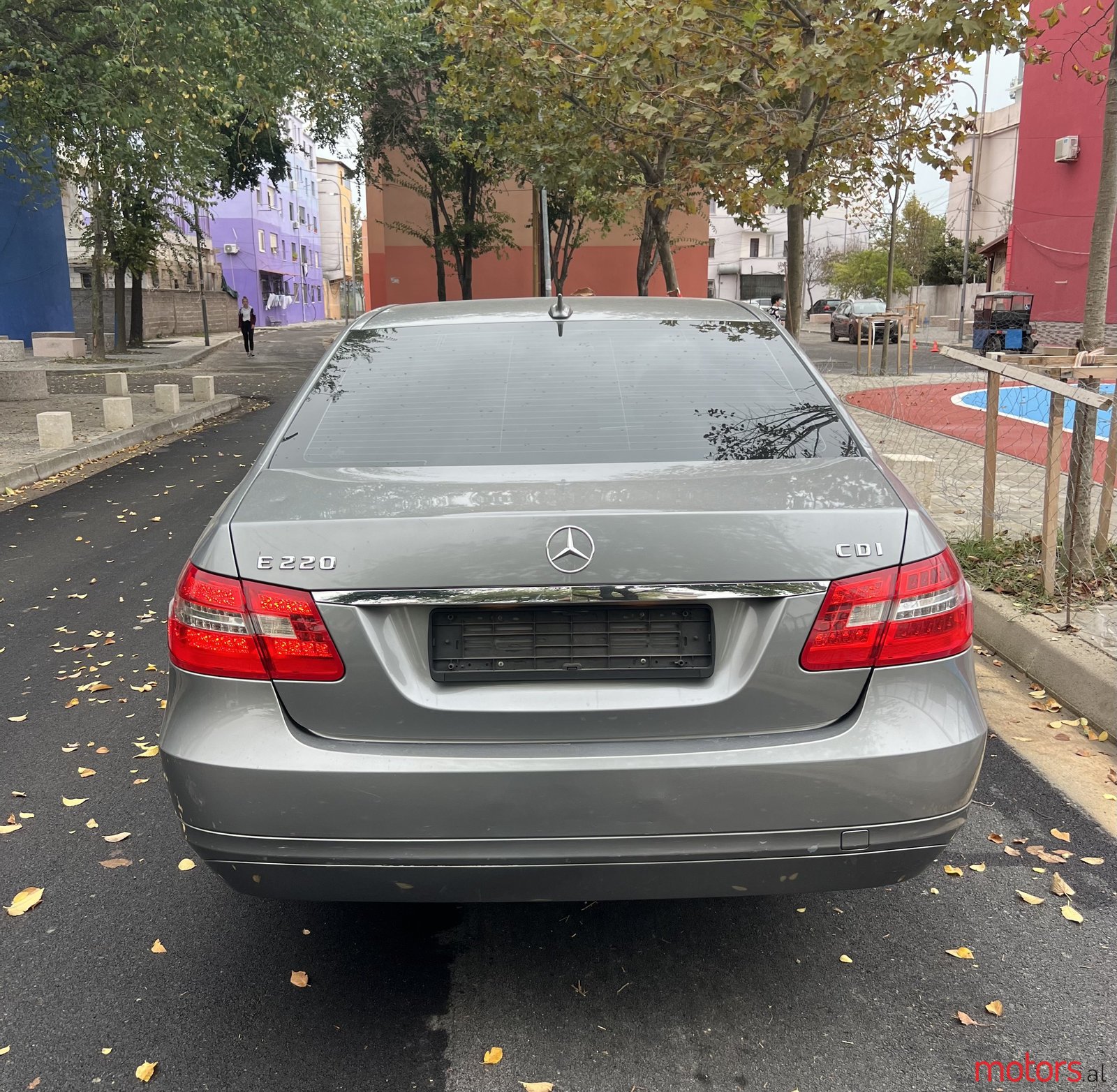 2011' Mercedes-Benz E 220 photo #3