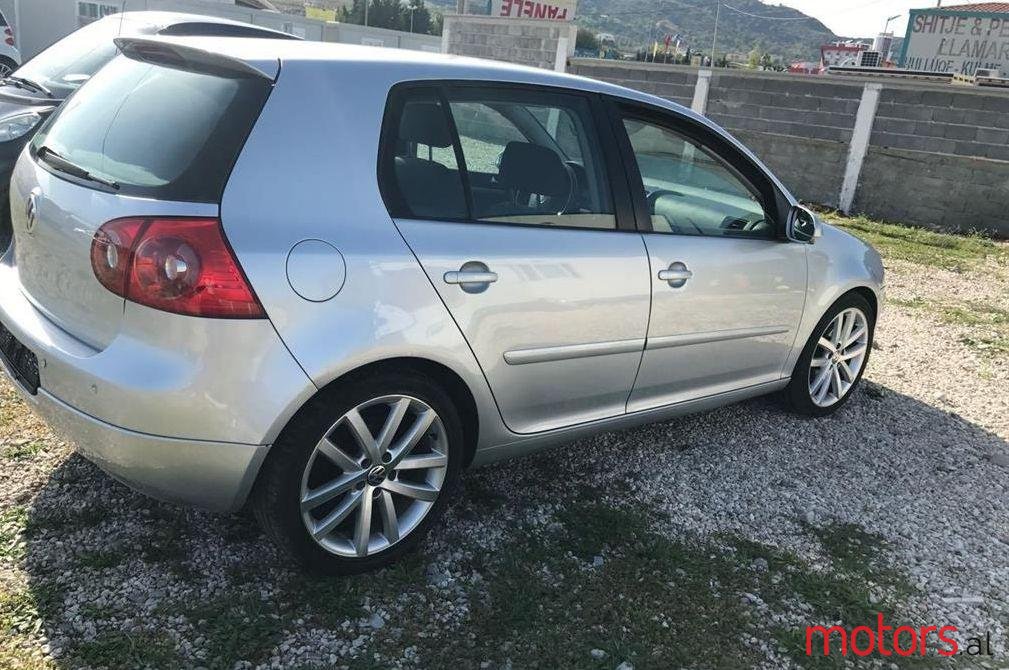 2005' Volkswagen Golf photo #2