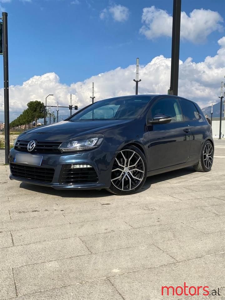 2011' Volkswagen Golf photo #1