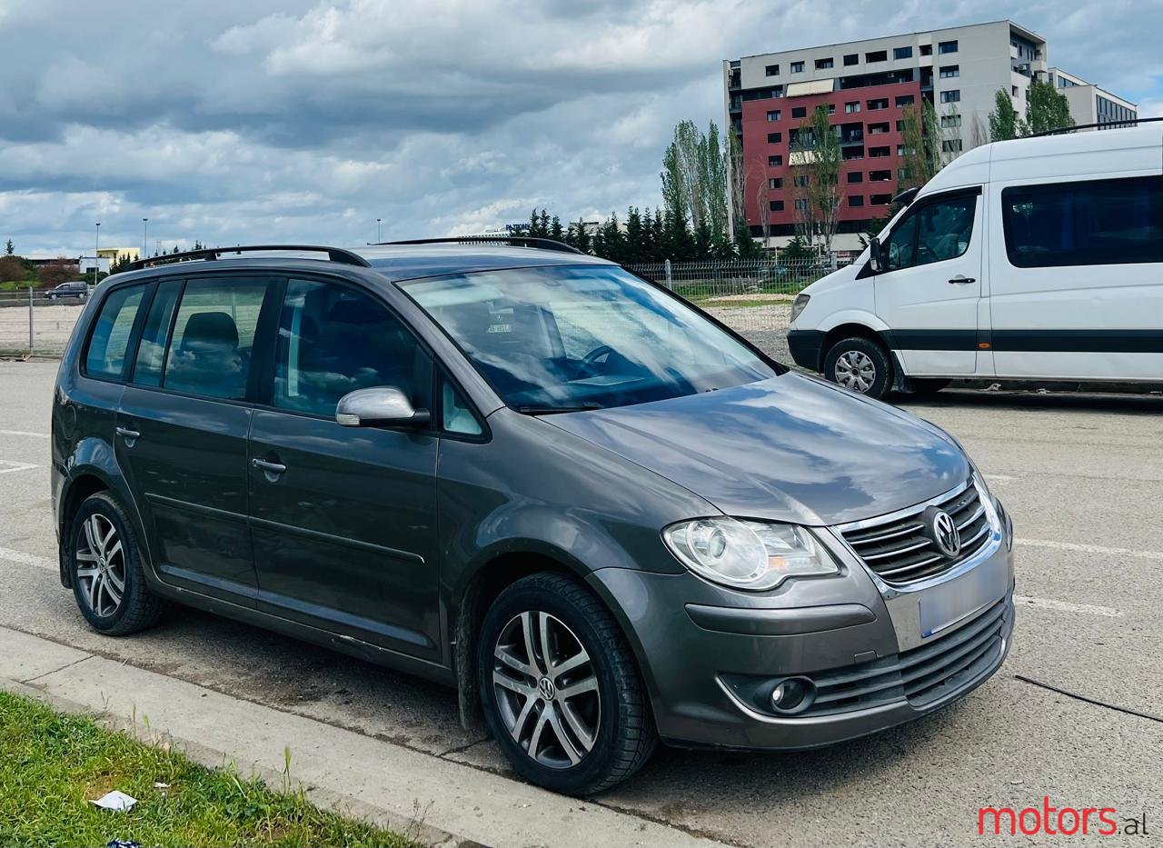 2007' Volkswagen Touran photo #4