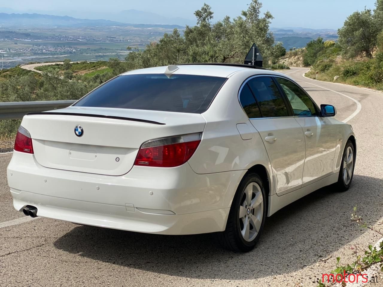 2007' BMW 525 photo #2