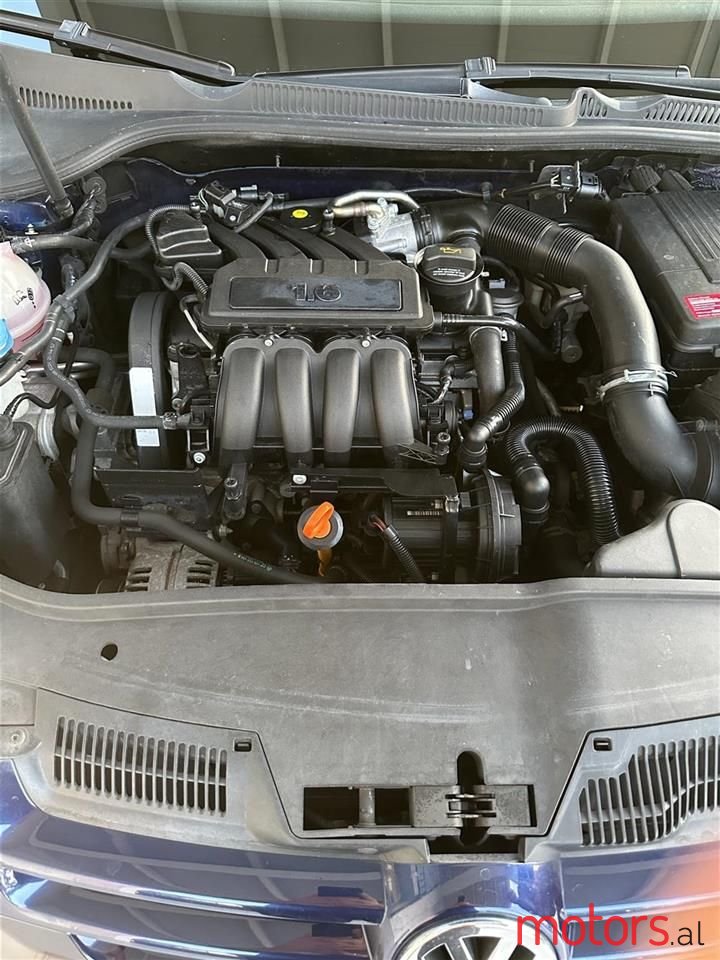 2004' Volkswagen Golf photo #5