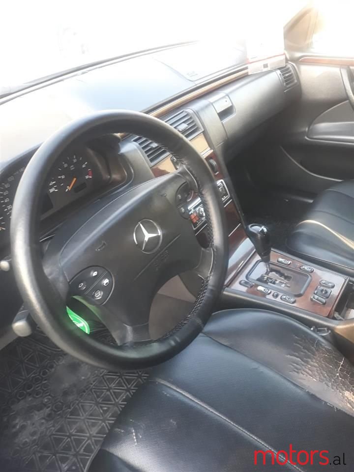 2002' Mercedes-Benz E 220 photo #5