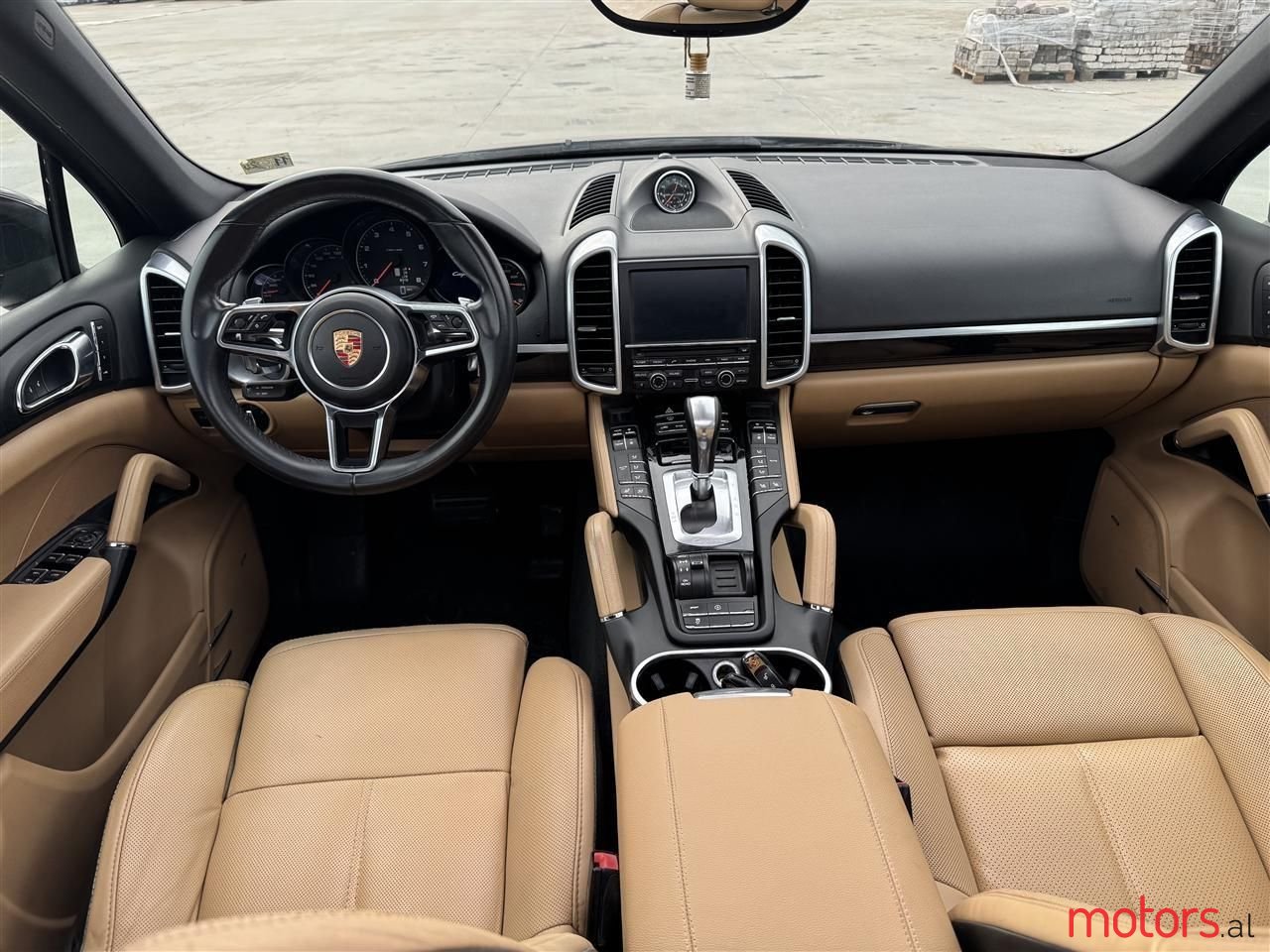 2016' Porsche Cayenne photo #2