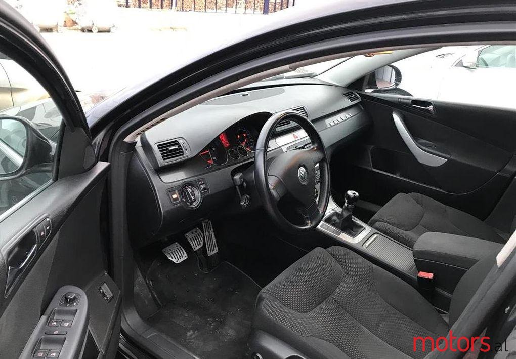 2005' Volkswagen Passat photo #1