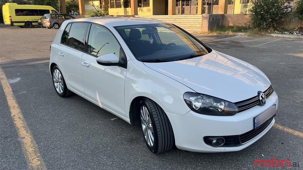 2009' Volkswagen Golf photo #1