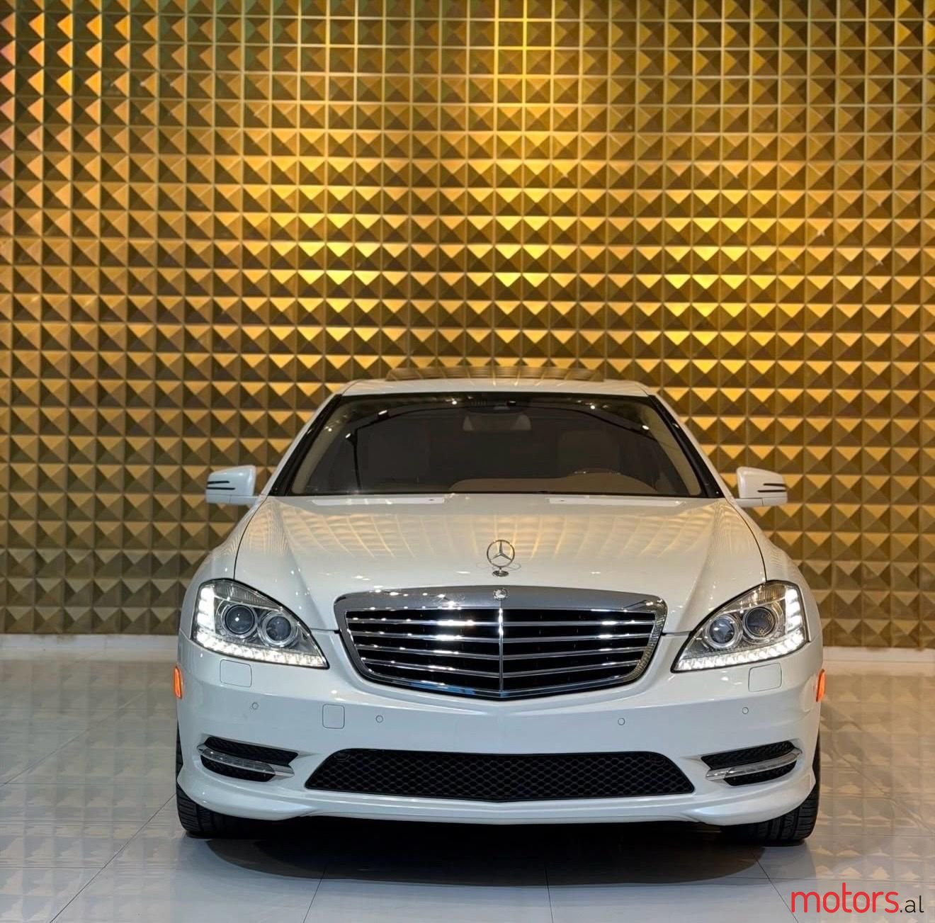 2011' Mercedes-Benz S 550 photo #2