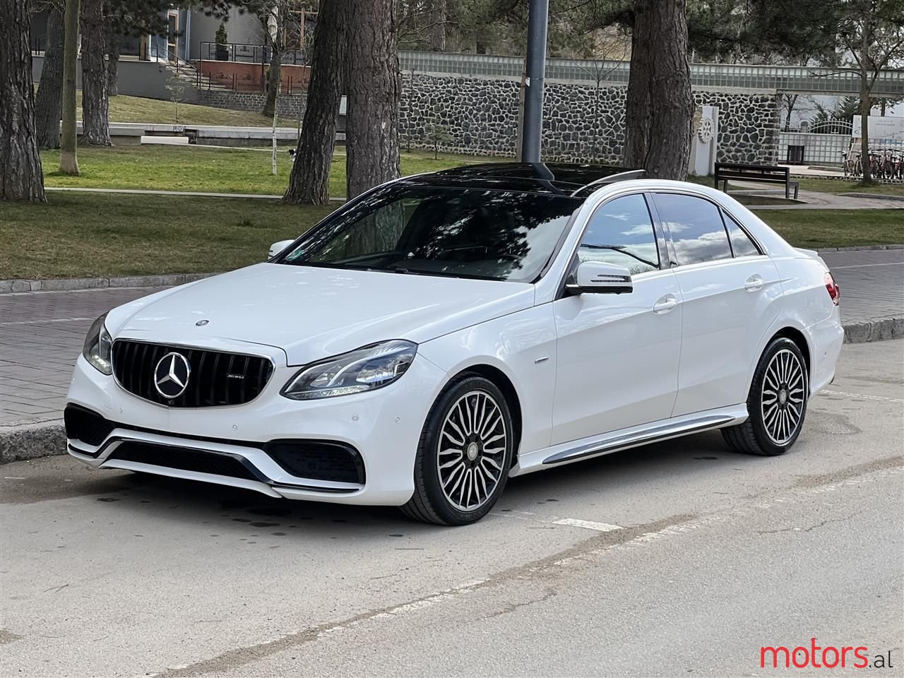 2016' Mercedes-Benz E 220 photo #1