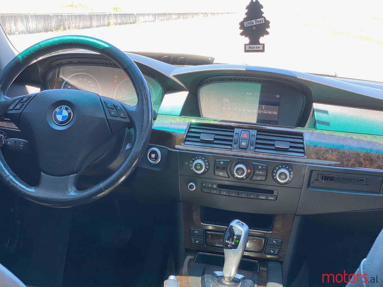 2008' BMW 528 photo #6