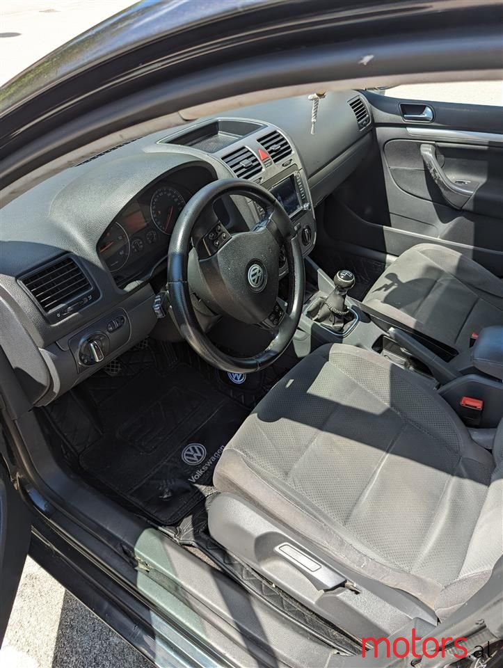 2005' Volkswagen Golf photo #5