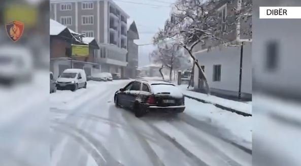 Postoi video në “Tik Tok” duke bërë “drift” në dëborë, e pëson keq drejtuesi i “Benz-it”