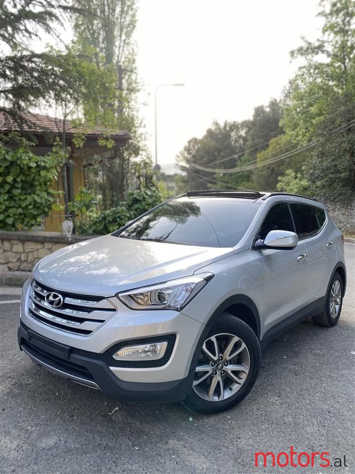 2012' Hyundai Santa Fe photo #1