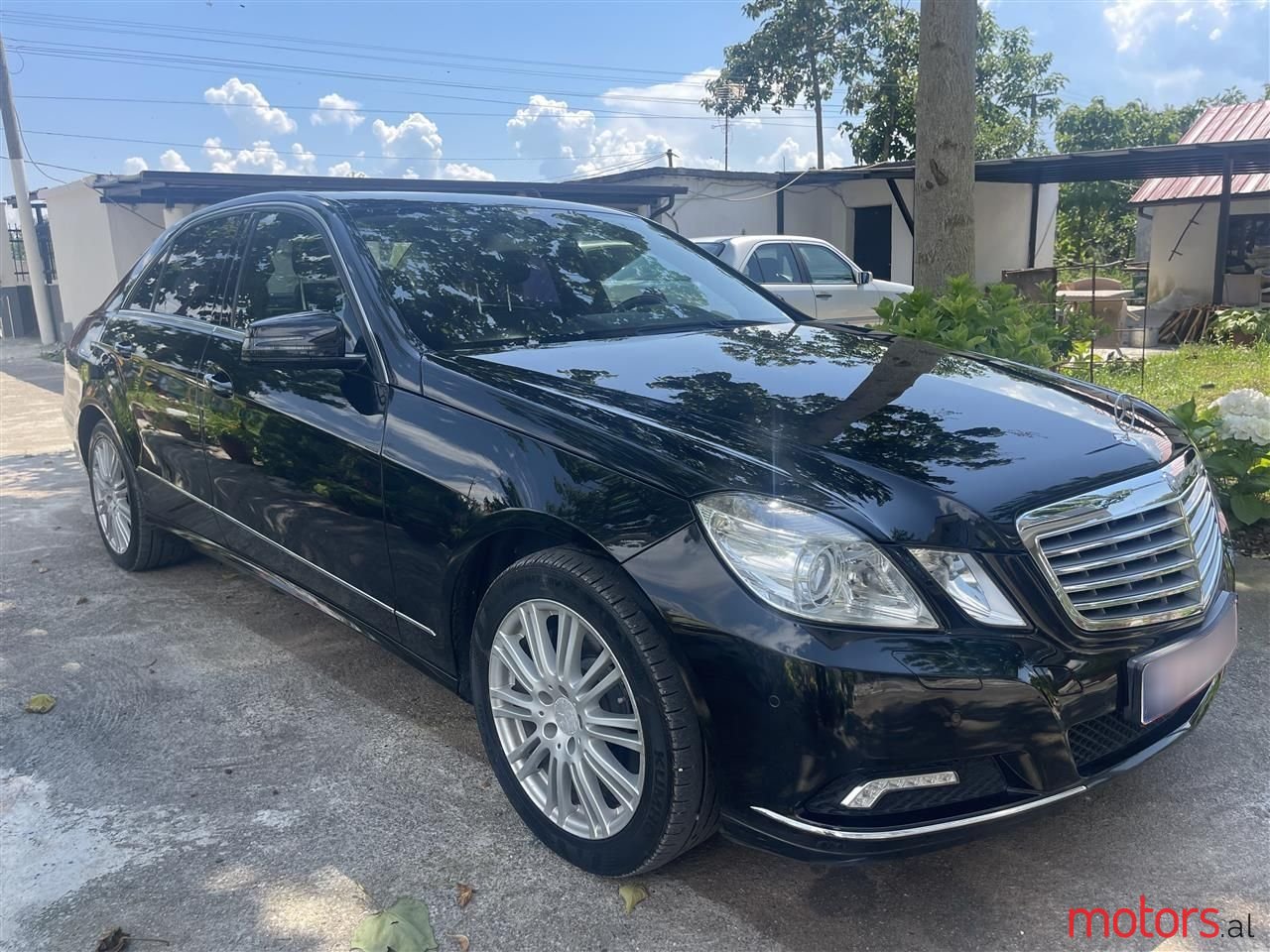 2011' Mercedes-Benz 300 photo #3