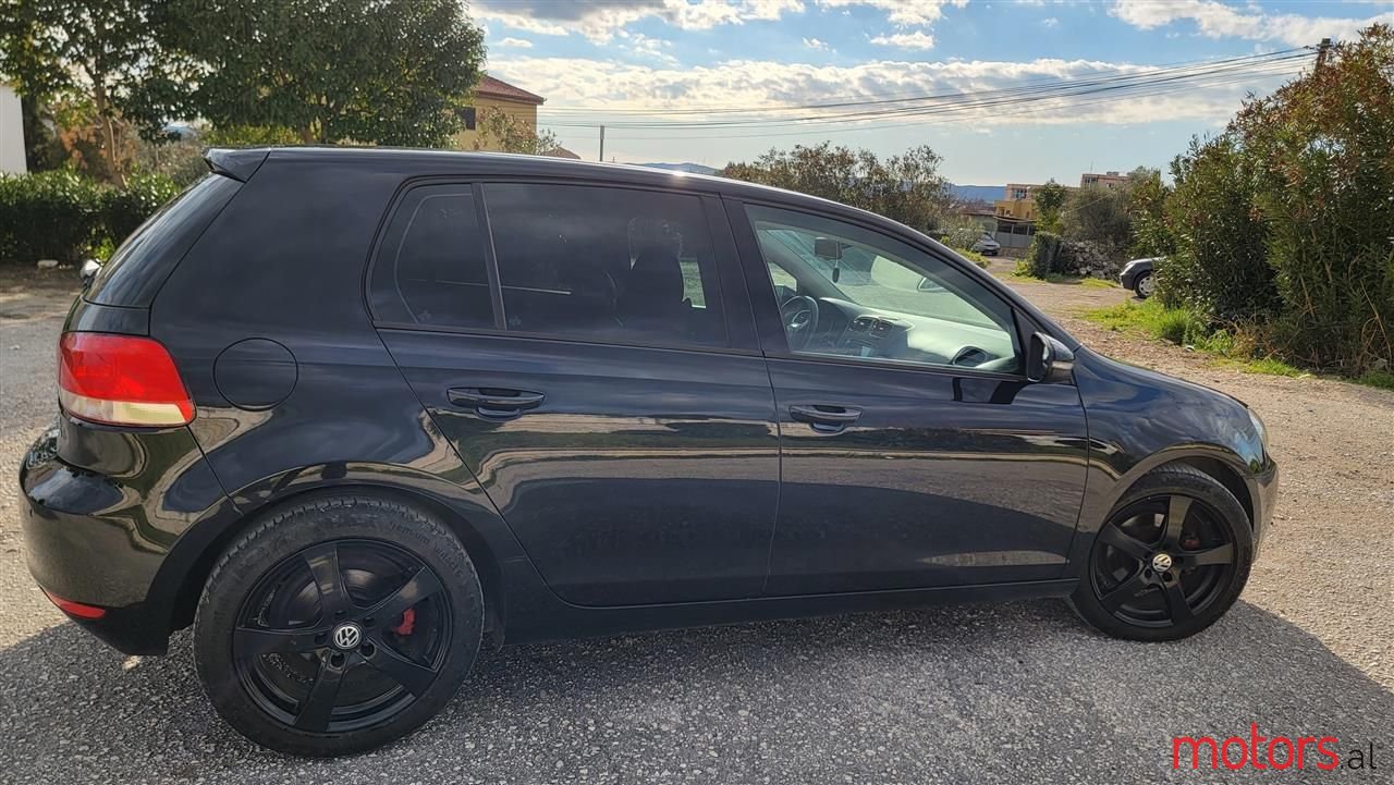 2009' Volkswagen Golf photo #4