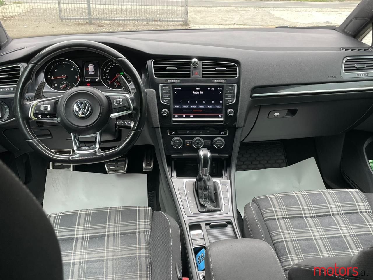 2013' Volkswagen Golf photo #2