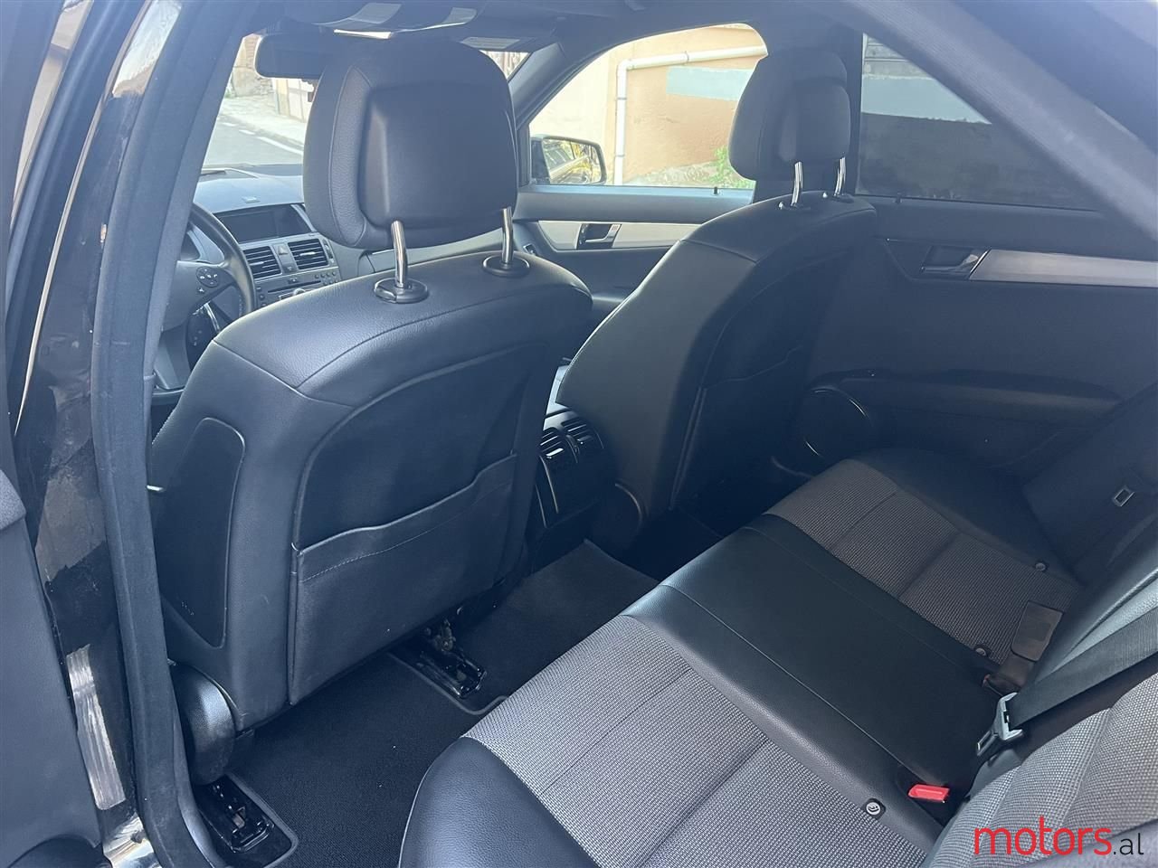 2010' Mercedes-Benz C 200 photo #2