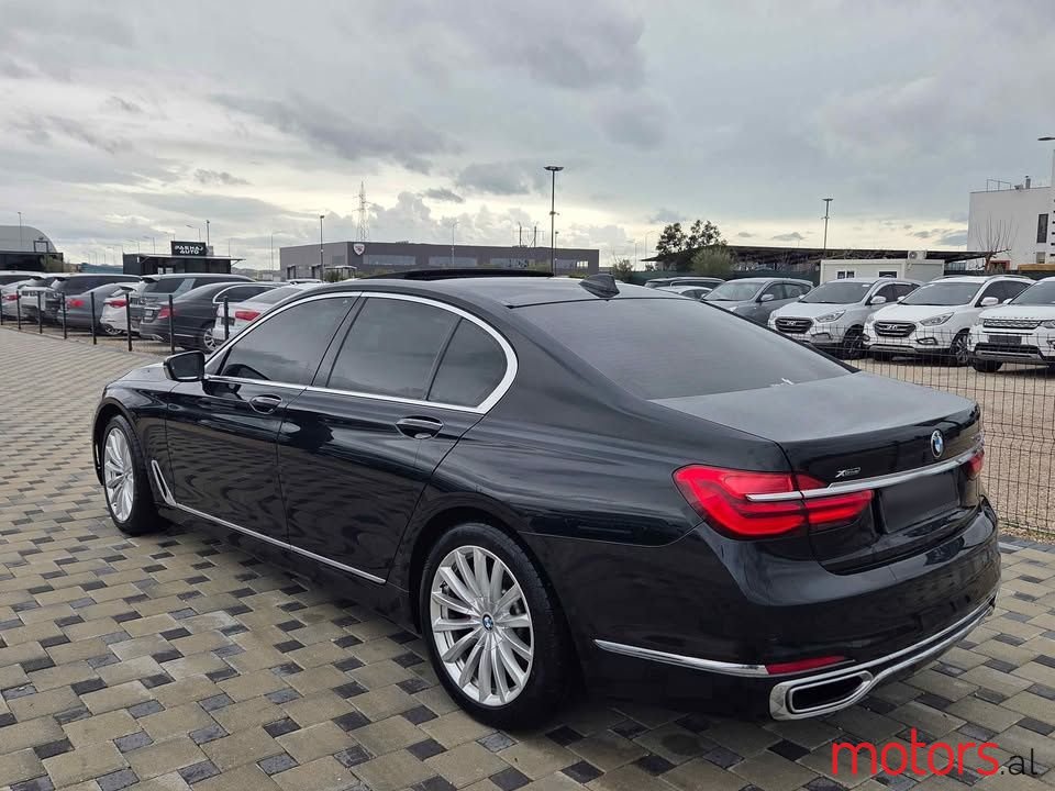 2016' BMW 730 photo #3
