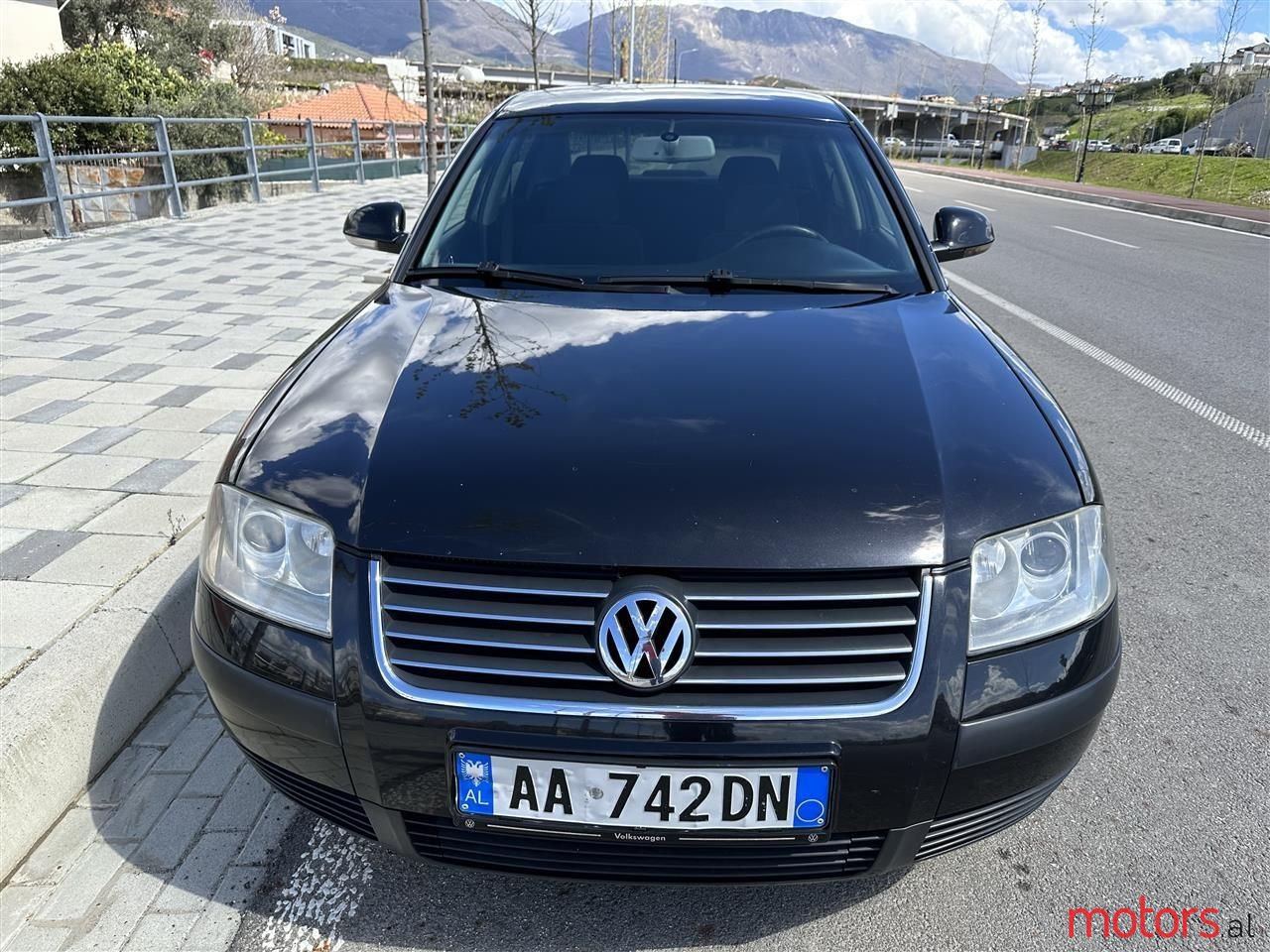 2002' Volkswagen Passat photo #2