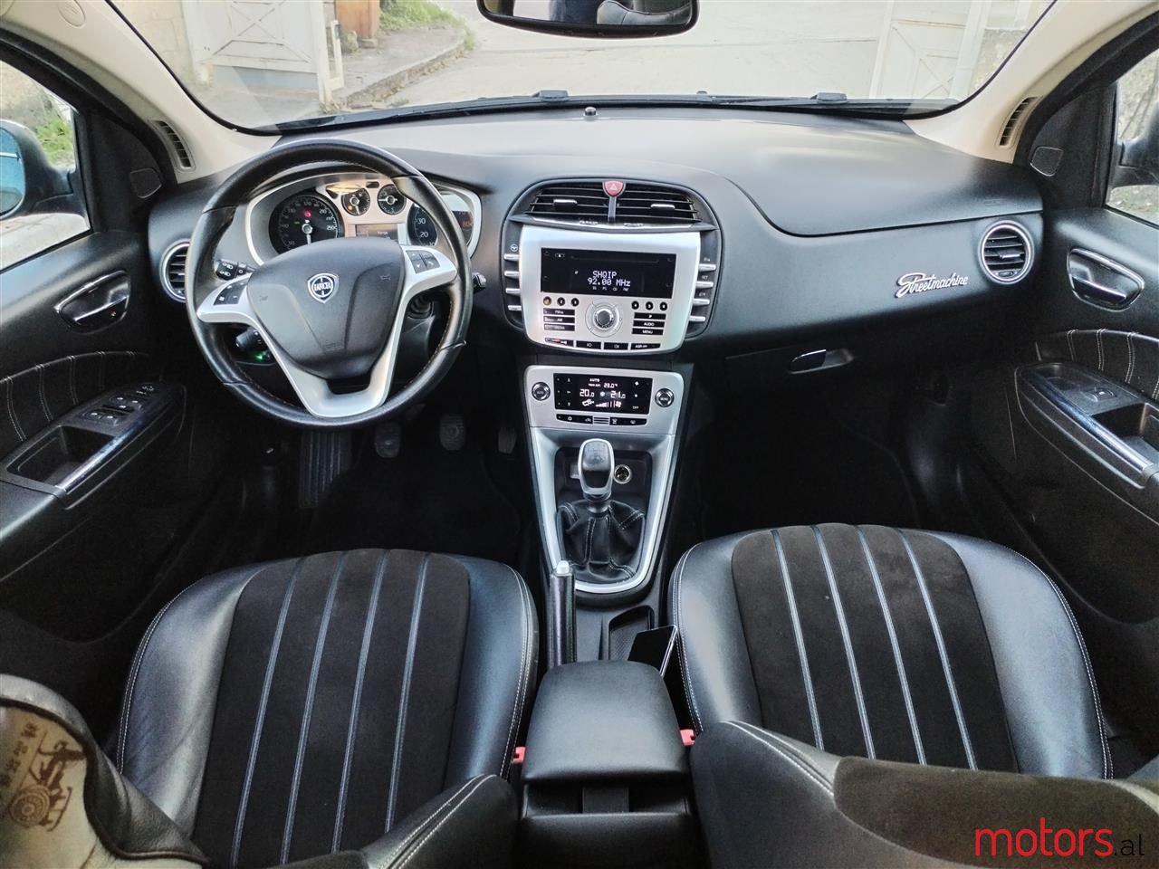 2010' Lancia Delta photo #2