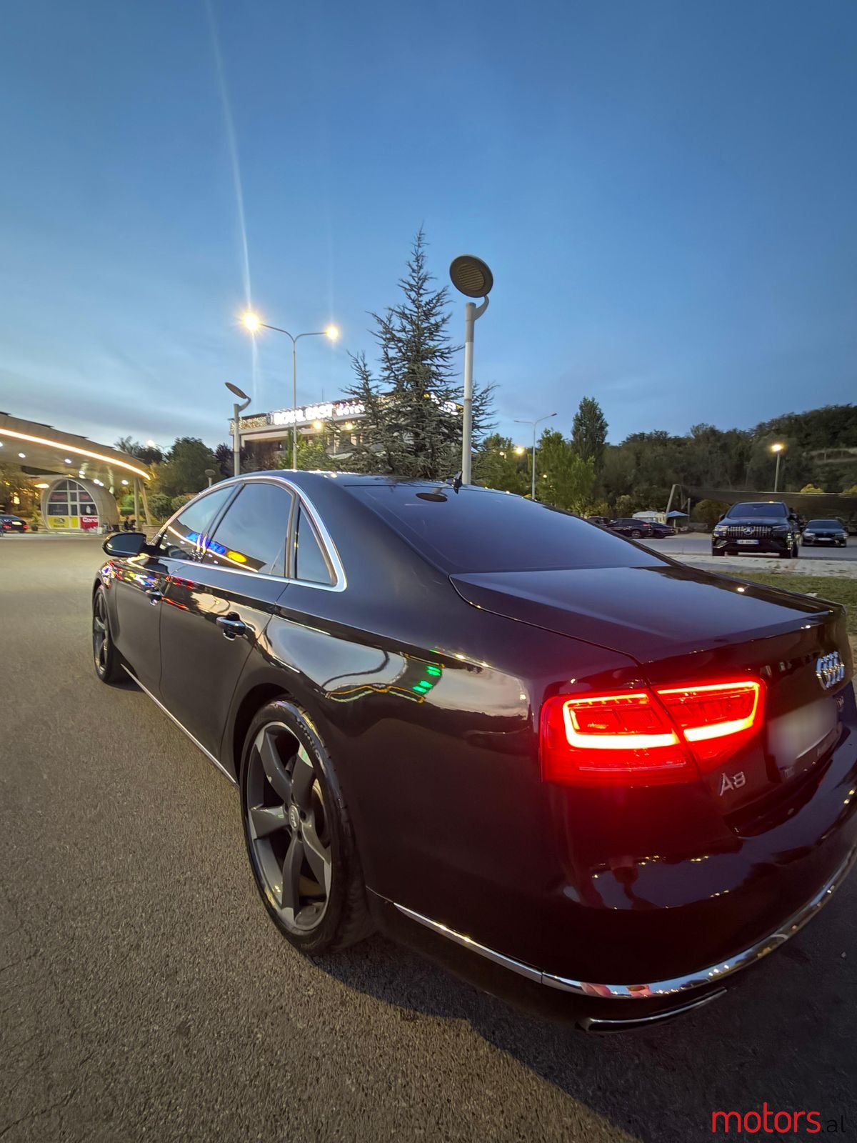 2012' Audi A8 photo #5