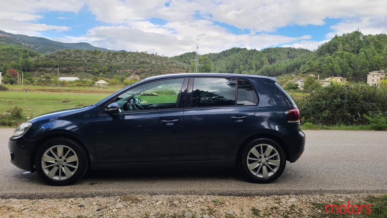 2011' Volkswagen Golf photo #1