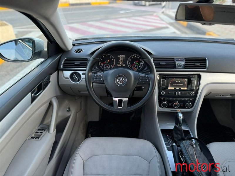 2013' Volkswagen Passat photo #4