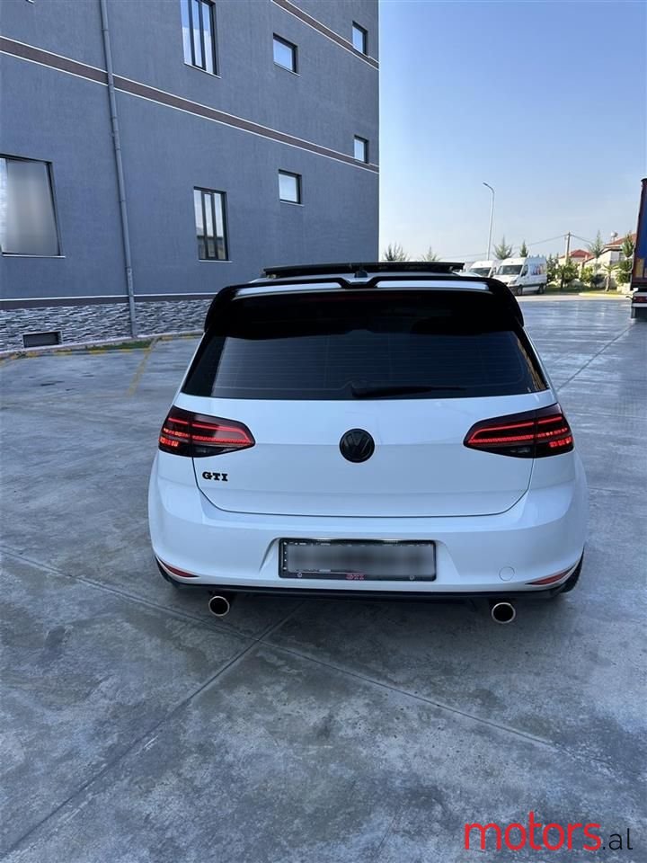 2015' Volkswagen Golf photo #3