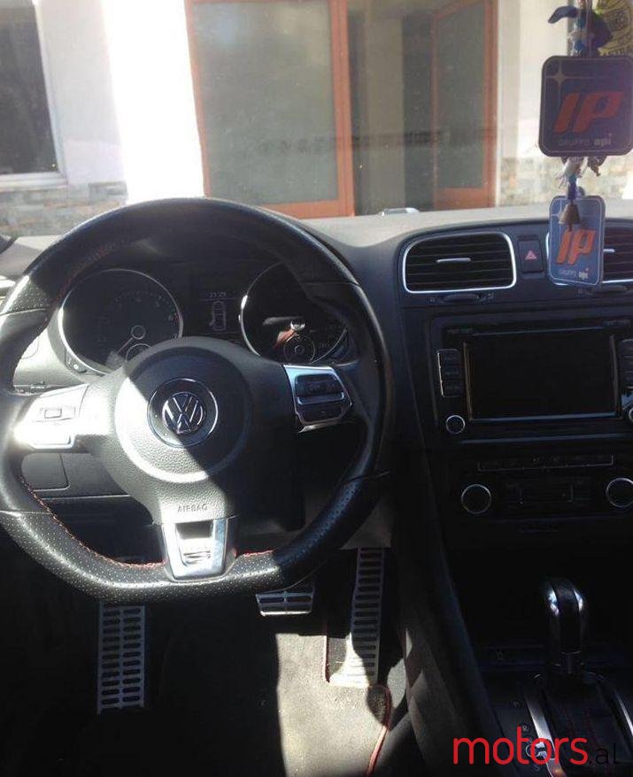 2011' Volkswagen Golf photo #2