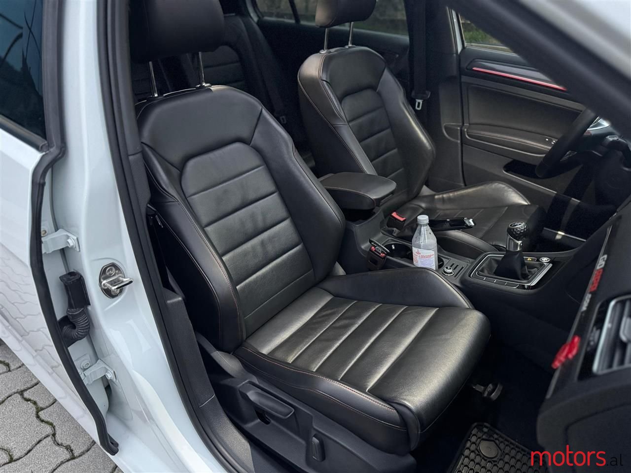 2019' Volkswagen Golf photo #5