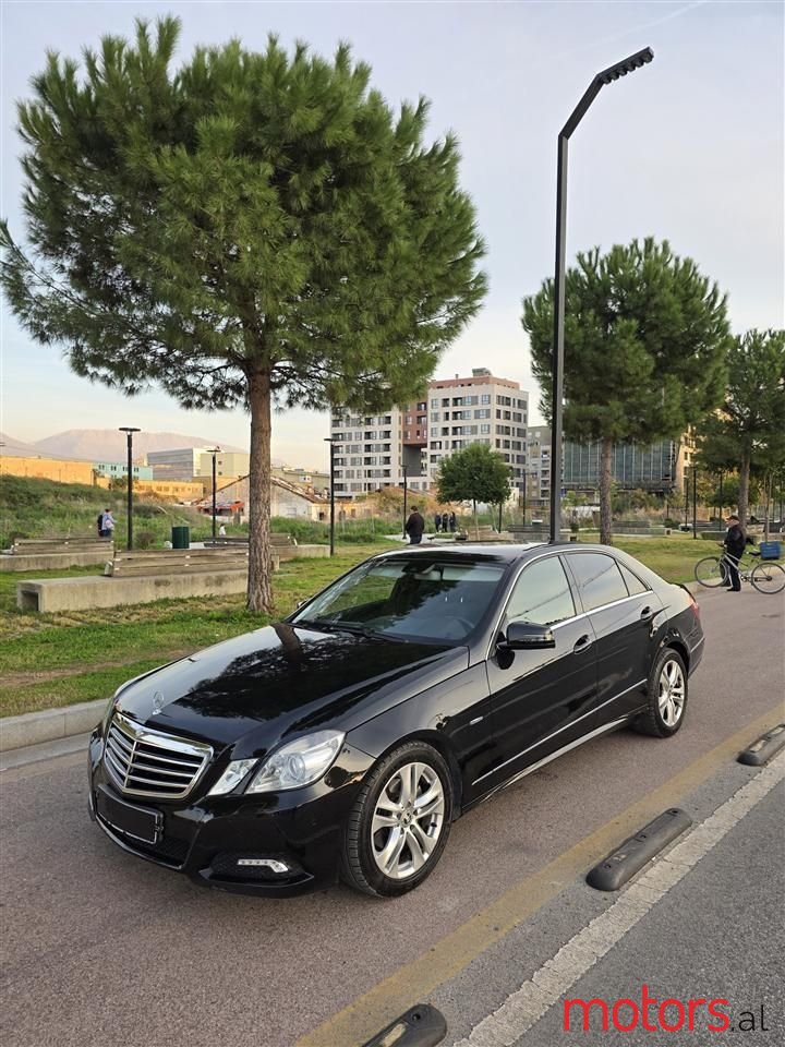 2010' Mercedes-Benz E 220 photo #1