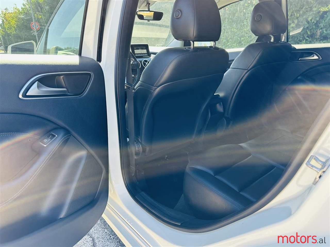 2015' Mercedes-Benz B 200 photo #6