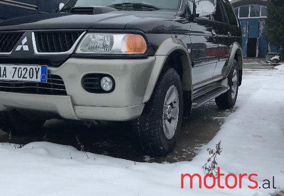 2006' Mitsubishi Pajero photo #1