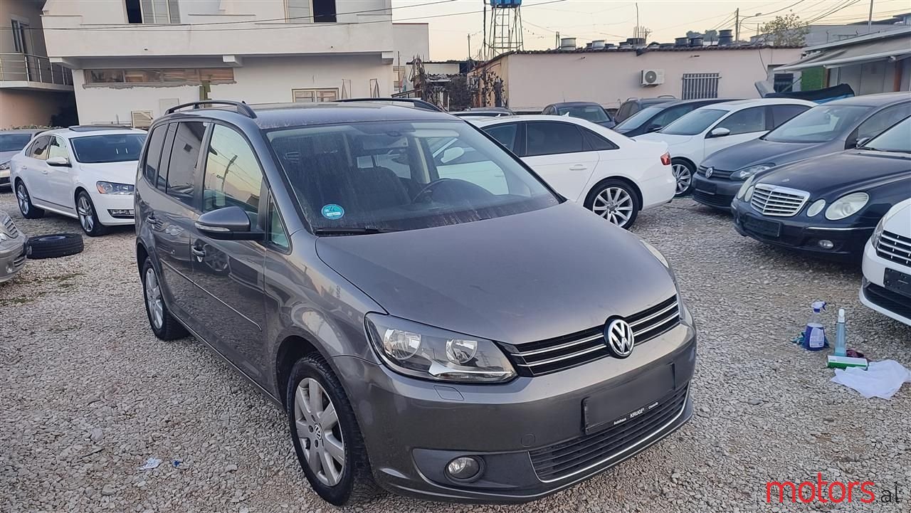 2012' Volkswagen Touran photo #2