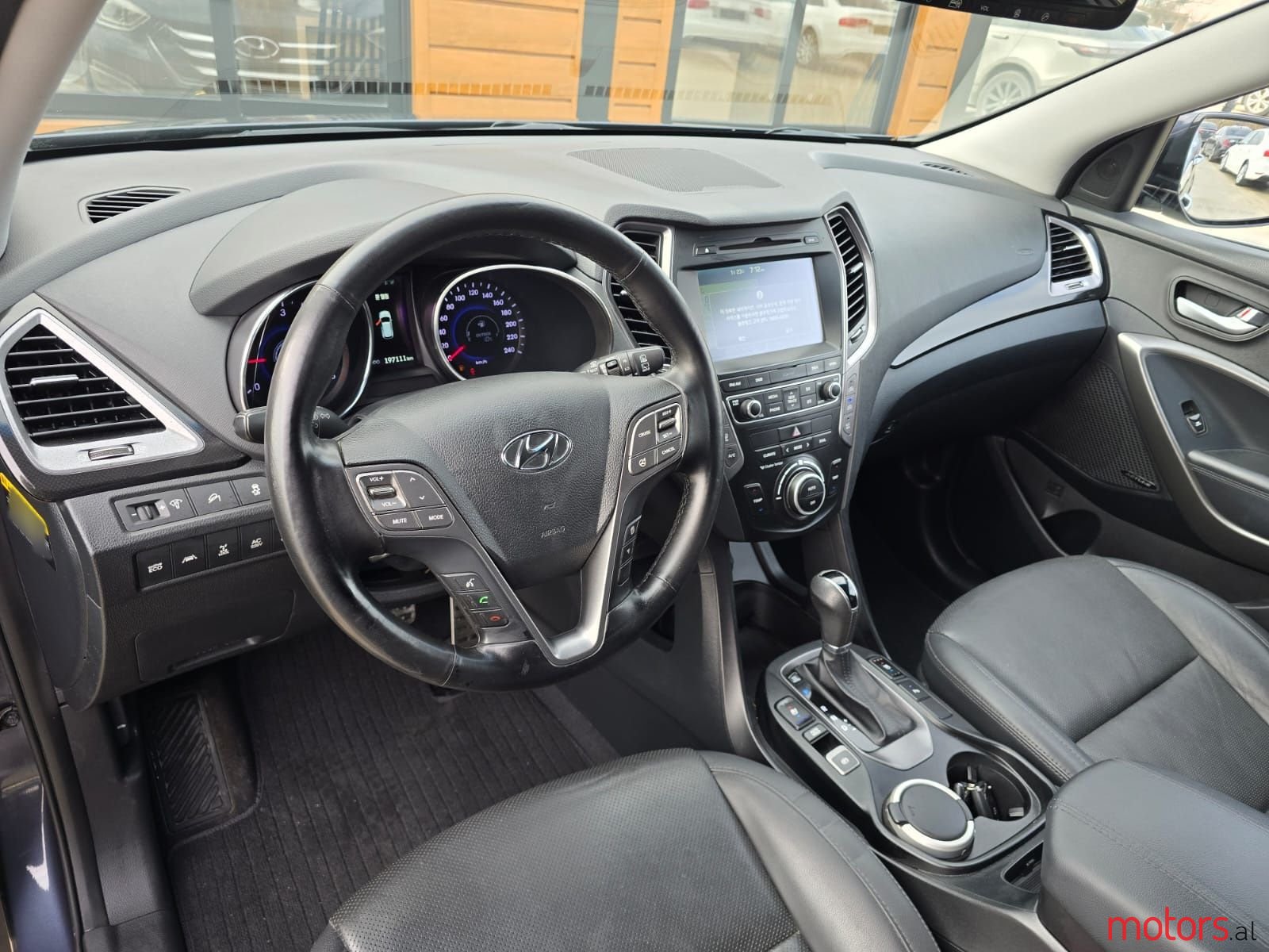 2015' Hyundai Santa Fe photo #5