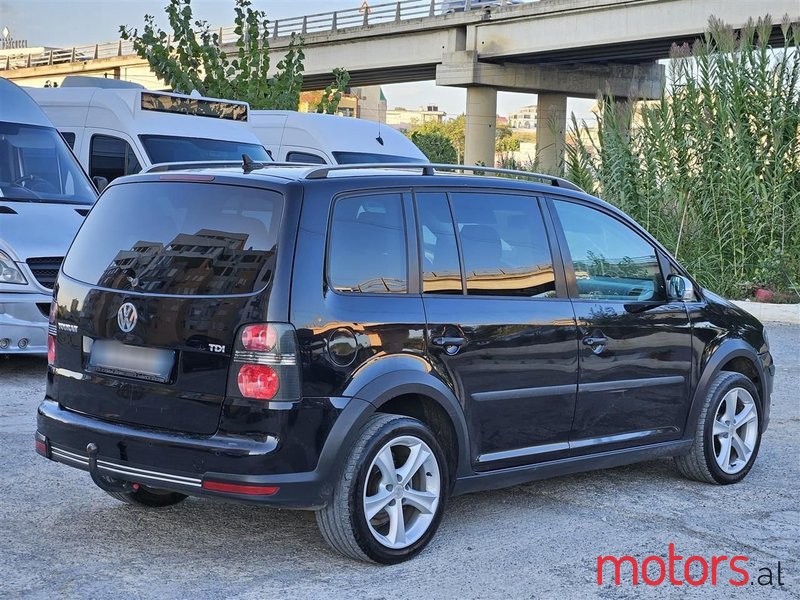 2008' Volkswagen Touran photo #4