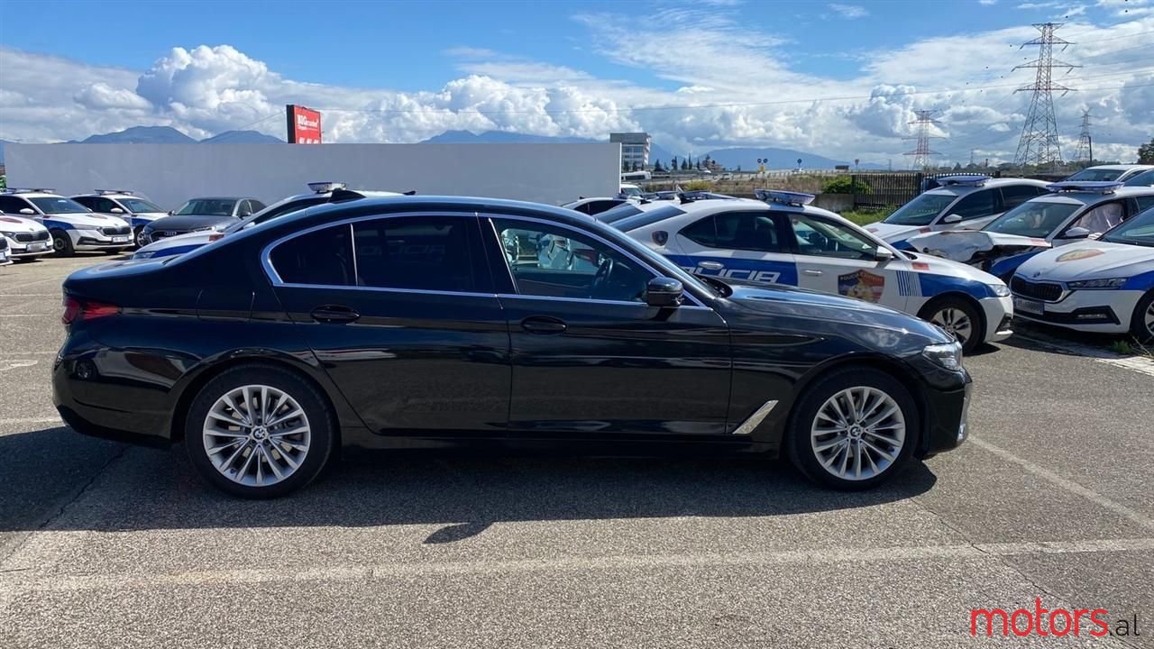 2022' BMW 520 photo #2