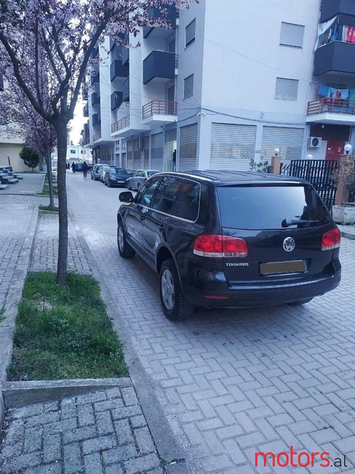 2004' Volkswagen Touareg photo #4