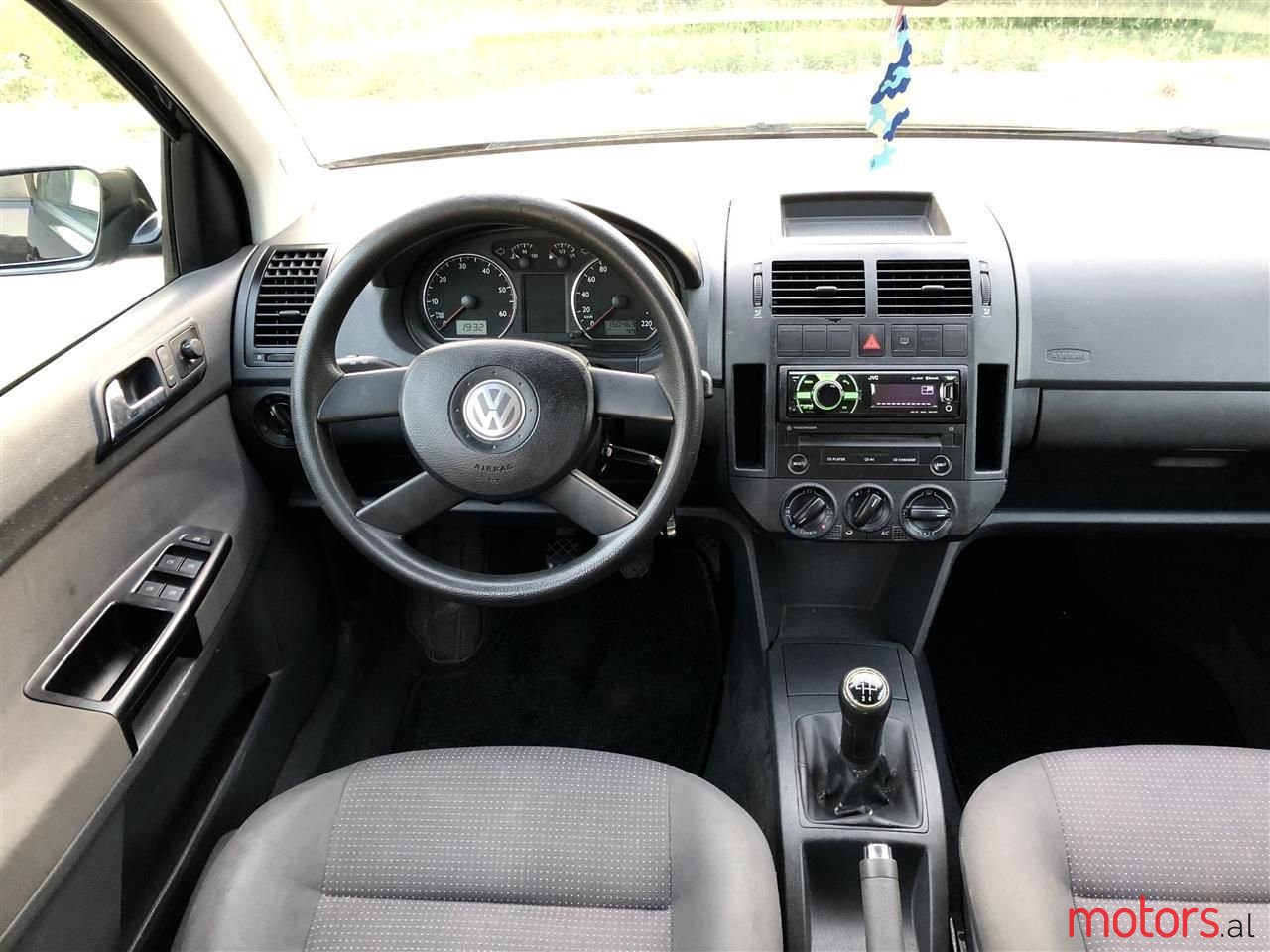 2004' Volkswagen Polo photo #4