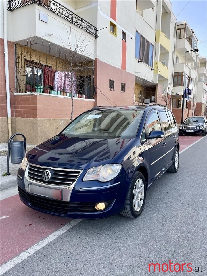 2008' Volkswagen Touran photo #1