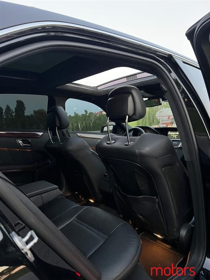 2011' Mercedes-Benz E 63 AMG photo #5