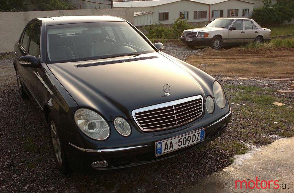 2004' Mercedes-Benz E 220 photo #1