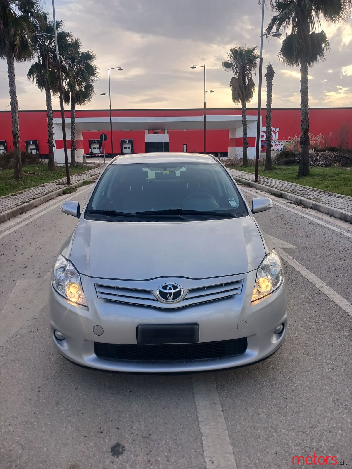 2012' Toyota Auris photo #1